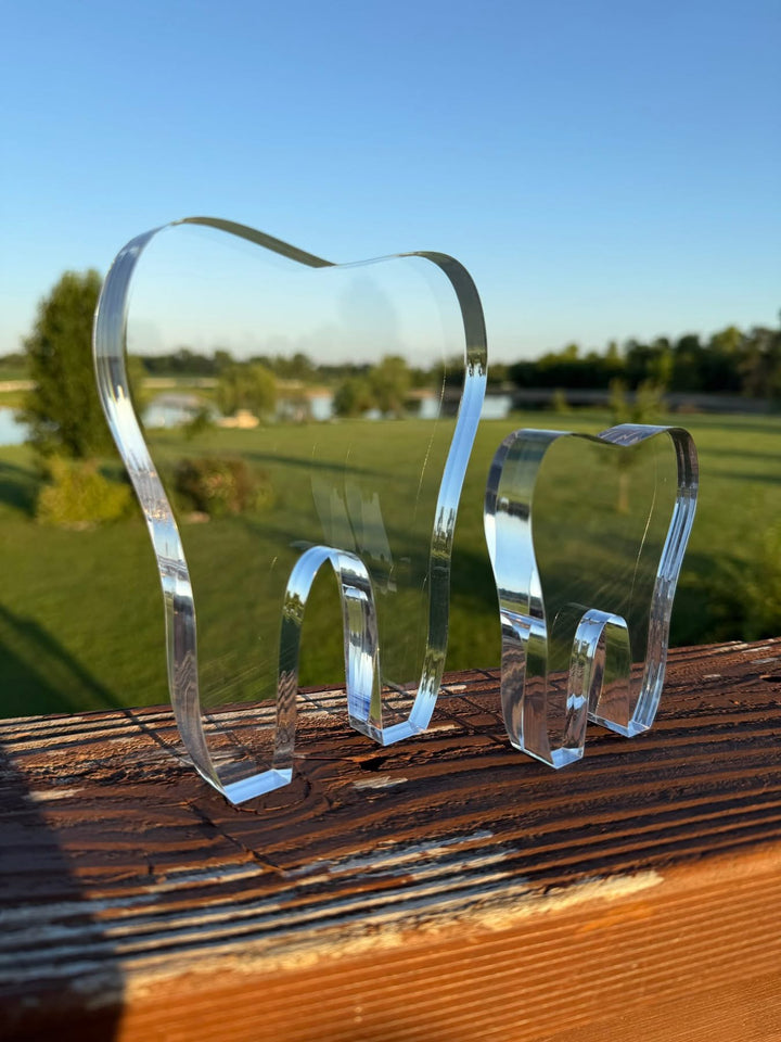 Thick self-standing acrylic award